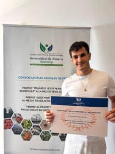Adrián Berenguer García, galardonado con el premio al mejor Trabajo Fin de Grado en los V Premios de la Fundación Finca Experimental UAL-ANECOOP