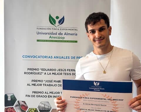 Adrián Berenguer García, galardonado con el premio al mejor Trabajo Fin de Grado en los V Premios de la Fundación Finca Experimental UAL-ANECOOP