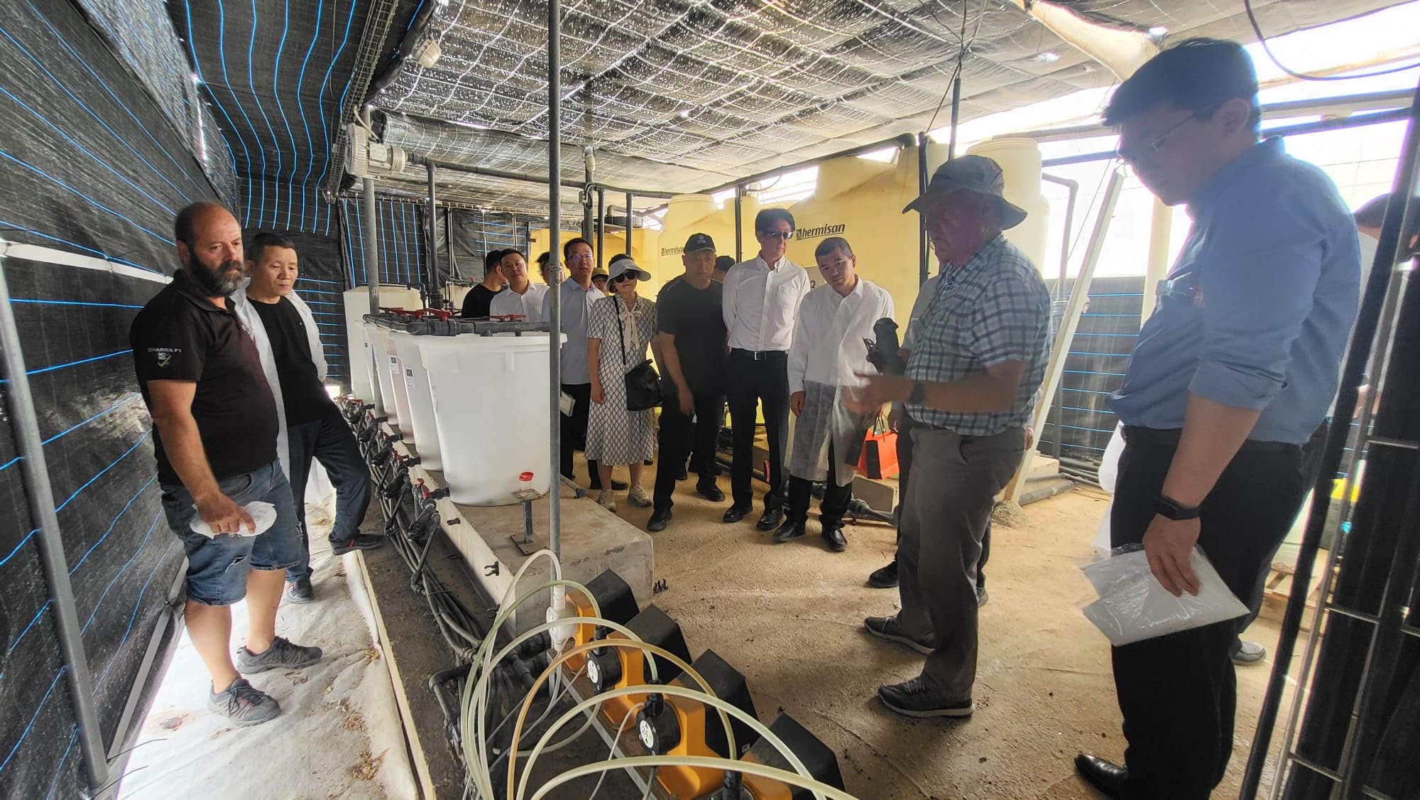 Delegación de investigadores de la industria química y de fertilizantes de China visita la Fundación Finca Experimental UAL-ANECOOP